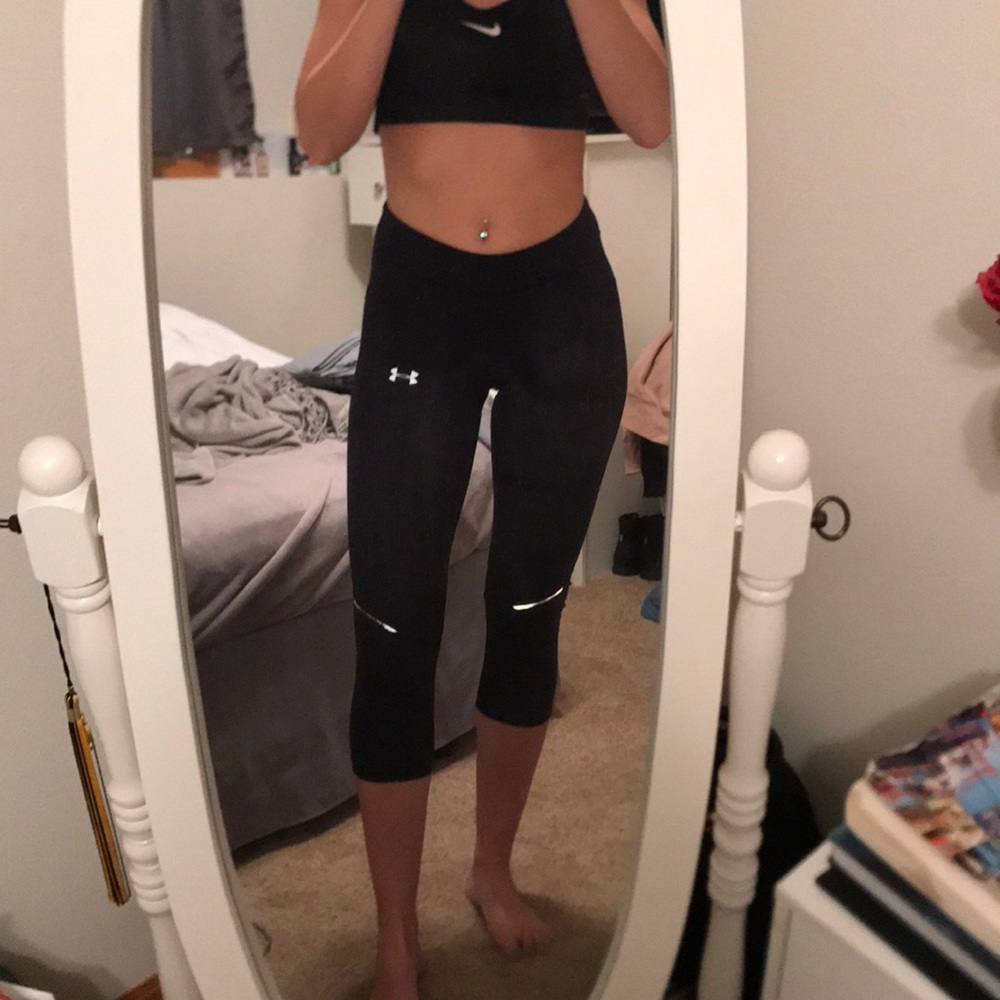 Under Armour capri leggings black.